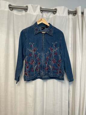 Erika Petite Vintage Floral Embroidered Beaded Zip-Up Denim Jacket
Petite
Grandm